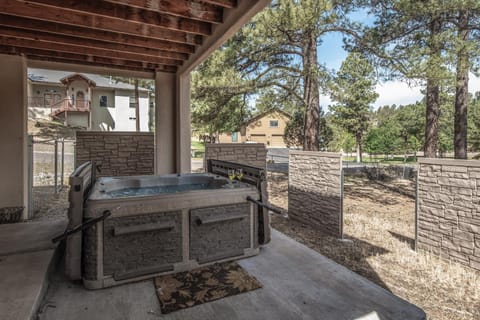 Mountain Soiree, 4 Bedrooms, Fireplace, Hot Tub, Covered Deck, Sleeps 8 House in Ruidoso