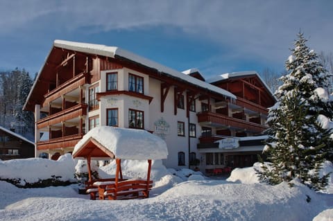 Facade/entrance, Winter