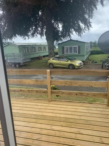 Balcony/Terrace, Garden view, Lake view, Landmark view, Mountain view, Sea view