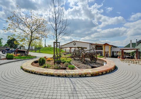 Facade/entrance, Neighbourhood, Garden, Garden view, Location