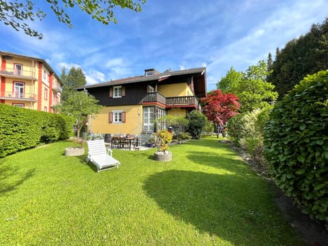 Property building, Day, Garden, Garden view, sunbed