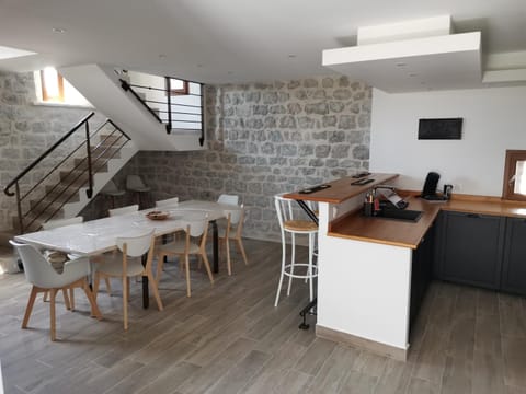 Dining area, kitchen