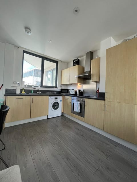 Chertsey - Beautiful Modern 2 Bedroom Apartment Eigentumswohnung in Runnymede District