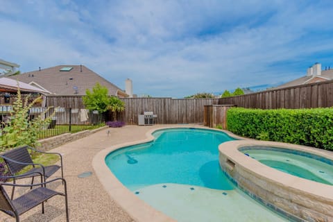 Frisco finest home, large, pool, no parties! House in Frisco