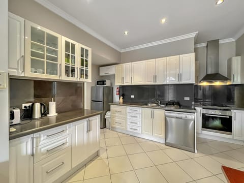 Bright 3-bedroom apartment - Central Armidale Apartment in Armidale