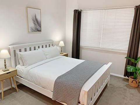 Bright 3-bedroom apartment - Central Armidale Apartment in Armidale