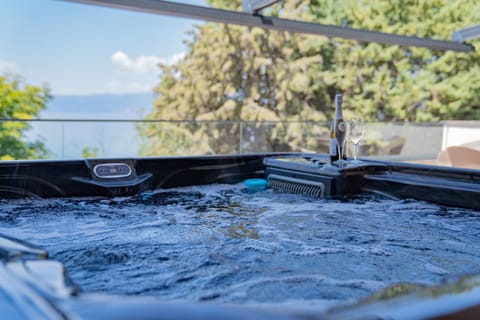 Hot Tub, Lake view