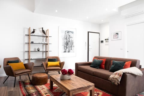 Library, Living room, Seating area