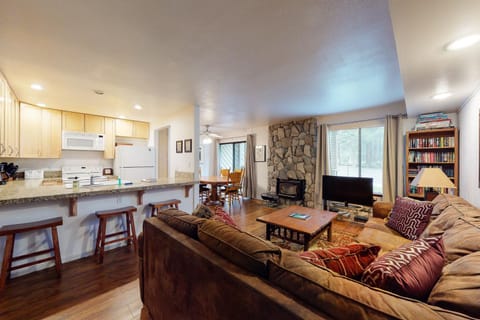 Sunshine Village House in Mammoth Lakes
