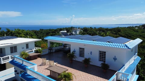 Vista del Mar terrace with pool table and views Apartamento in Rincón