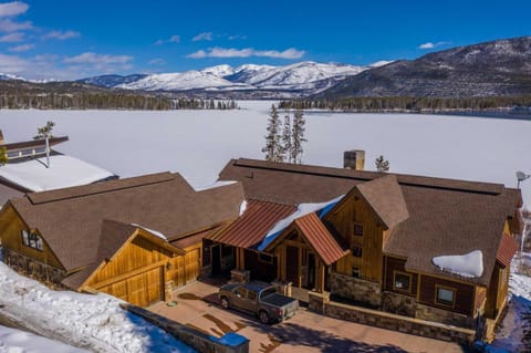 Shadow Mountain Villa House in Rocky Mountain National Park