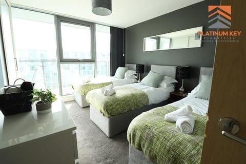 2 Bed Apartment in Milton Keynes Hub by Platinum Key Properties Condo in Milton Keynes