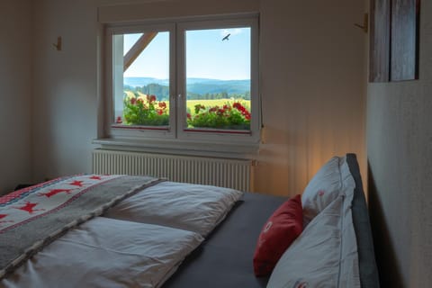 Bed, Bedroom, Mountain view