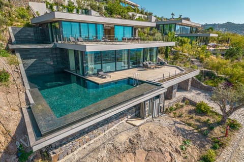 Day, Natural landscape, Pool view, Swimming pool, sunbed