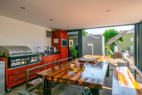 BBQ facilities, View (from property/room), Balcony/Terrace, Dining area