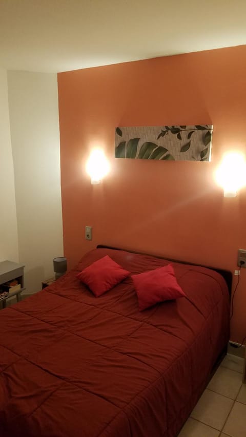 Appartement cure ou vacances avec WIFI et parking et à 100m des thermes Apartment in Alt Empordà