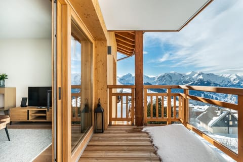 Balcony/Terrace, Mountain view