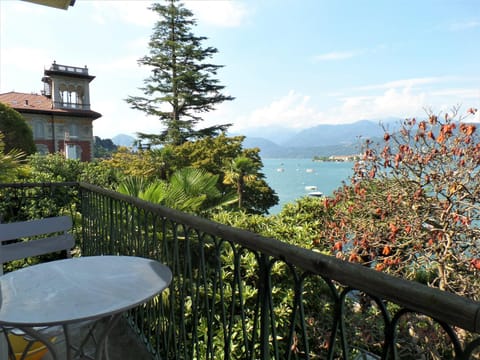 Balcony/Terrace, Lake view, Landmark view, Mountain view