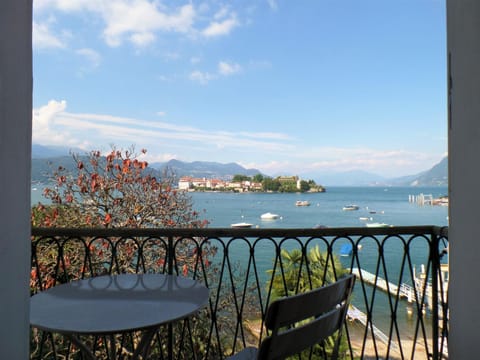 Balcony/Terrace, Lake view, Landmark view, Mountain view