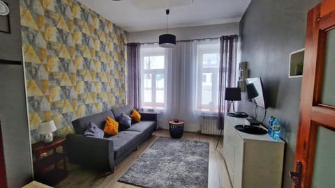 Communal lounge/ TV room, TV and multimedia, Living room, Seating area, Evening entertainment