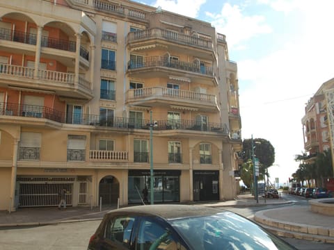 Charmant 2P en Centre-Ville de Menton avec Terrasse et Parking - FR-1-196-280 Apartment in Menton