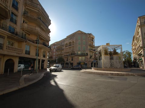 Charmant 2P en Centre-Ville de Menton avec Terrasse et Parking - FR-1-196-280 Apartment in Menton