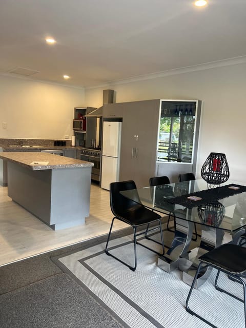 A Cut Above Lodge - The Gateway to the Bay of Islands House in Northland