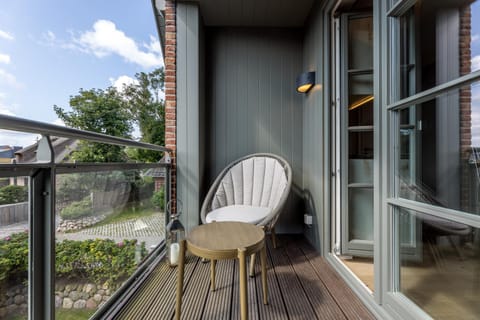 Balcony/Terrace, Garden view