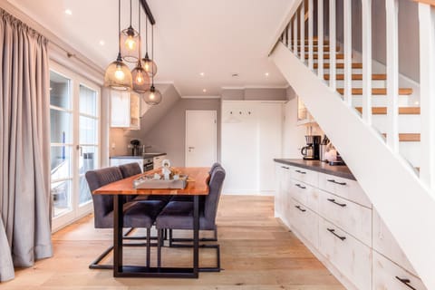 Dining area, Breakfast