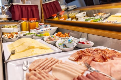 Food and drinks, Food, Breakfast, Continental breakfast, Buffet breakfast