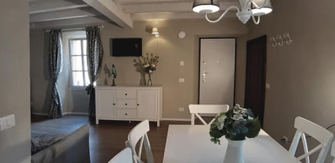 Kitchen or kitchenette, Living room, Seating area