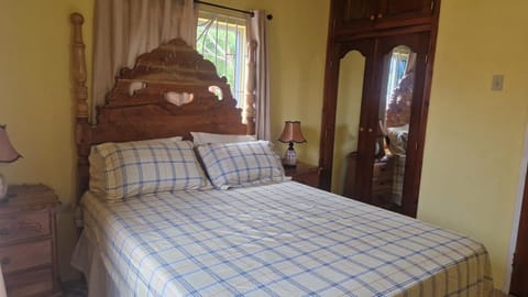 Bev's Rosevilla Bed and Breakfast in St. James Parish
