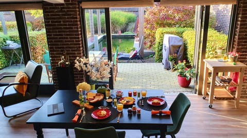 Downtown Hideaway, B&B Grand Deluxe Bed and Breakfast in Eindhoven