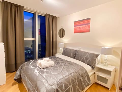 Smartrips Apartments - The Hub Condo in Milton Keynes