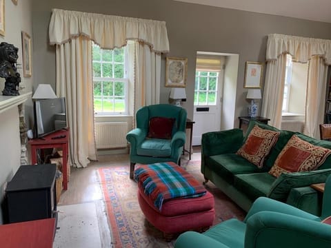 Communal lounge/ TV room, TV and multimedia, Living room, Seating area