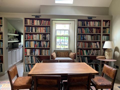 Library, Living room, Seating area