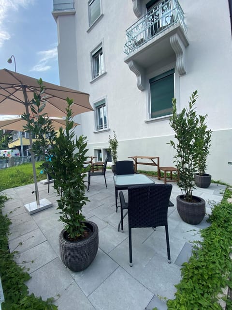 Property building, Garden, Balcony/Terrace