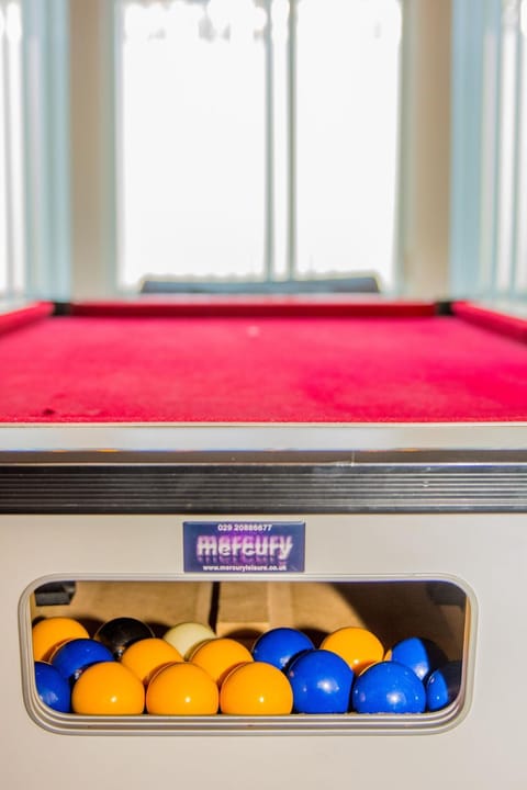 Billiard, Living room