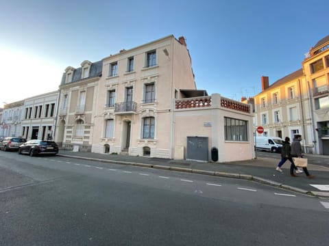 Property building, Neighbourhood, Street view, Parking