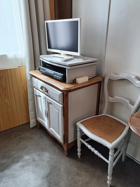 Chambre dans le centre historique Vacation rental in Normandy
