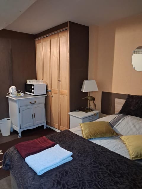 Chambre dans le centre historique Vacation rental in Normandy