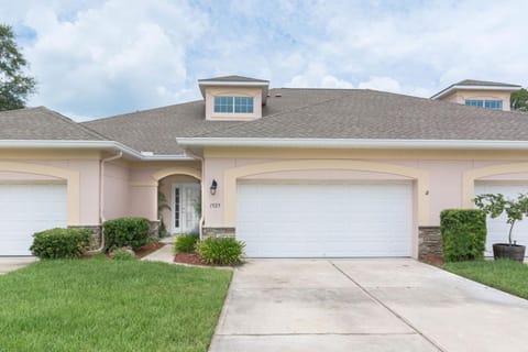 Comfortable Home on Golf Course in NSB - 1929T House in Port Orange