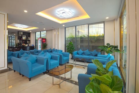 Restaurant/places to eat, Lobby or reception, Lounge or bar, Seating area