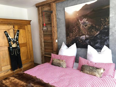 Bed, Photo of the whole room, Decorative detail, Bedroom
