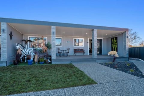 Zoo Villas: Villa Giraffe - Central Wynyard Apartment in Wynyard