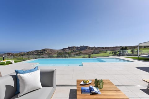 Balcony/Terrace, Mountain view, Pool view, Swimming pool, Swimming pool