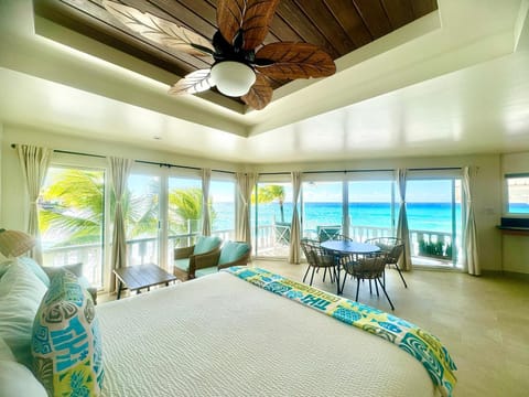 Bed, Photo of the whole room, Dining area, Bedroom, Sea view, fireplace