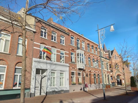 Property building, Neighbourhood, Location