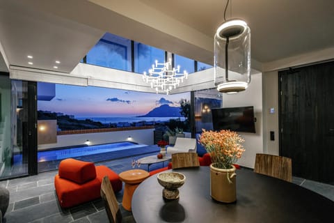 Living room, Dining area, Swimming pool