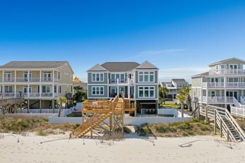 Ocean Breeze - Ocean Front, 7 Bedroom House in Murrells Inlet